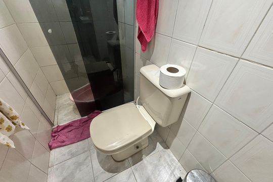 Banheiro de apartamento à venda com 2 quartos, 48m² em Conjunto Habitacional Padre Manoel da Nobrega, São Paulo