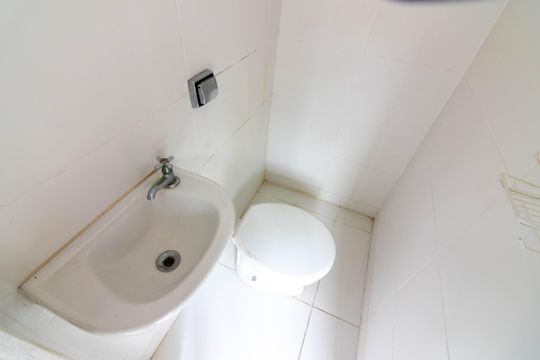 Banheiro de serviço de apartamento à venda com 3 quartos, 106m² em Moema, São Paulo