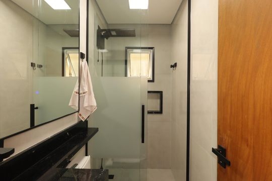 Banheiro de apartamento à venda com 2 quartos, 61m² em Parque Novo Oratório, Santo André
