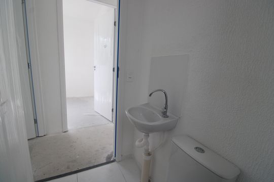 Banheiro de apartamento à venda com 2 quartos, 35m² em Taquara, Rio de Janeiro