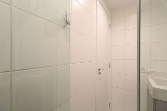 Banheiro  de apartamento à venda com 2 quartos, 37m² em Barra Funda, São Paulo