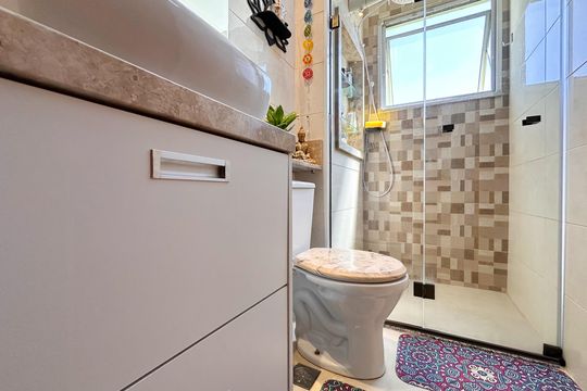 Banheiro Social de apartamento à venda com 2 quartos, 58m² em Santa Terezinha, São Bernardo do Campo