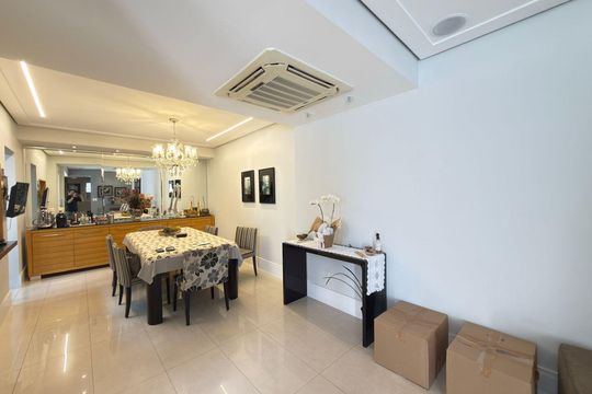Casa à venda com 5 quartos, 350m² em Itaim Bibi, São Paulo