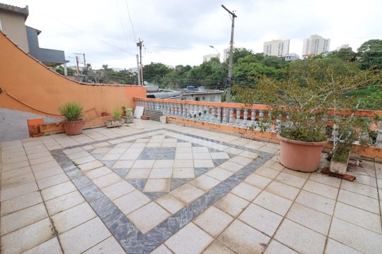 Varanda de casa à venda com 3 quartos, 450m² em Umuarama, Osasco