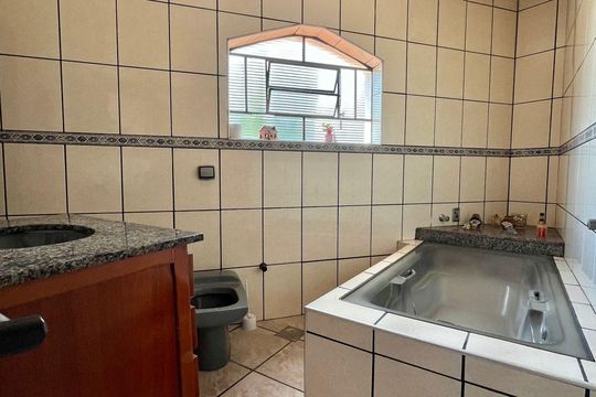 Banheiro da Suíte de casa à venda com 2 quartos, 230m² em Jardim Campos Eliseos, Campinas