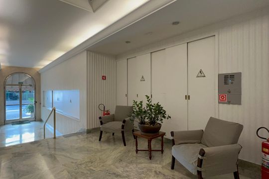 Hall de entrada de apartamento para alugar com 2 quartos, 120m² em Cerqueira César, São Paulo