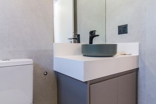 Banheiro da Suíte de casa de condomínio à venda com 4 quartos, 525m² em Residencial Burle Marx, Santana de Parnaíba
