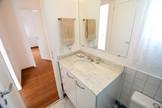 Banheiro Social de casa de condomínio à venda com 3 quartos, 146m² em Chácara Primavera, Campinas