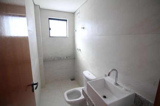 Banheiro  de apartamento à venda com 3 quartos, 83m² em Eldorado, Contagem