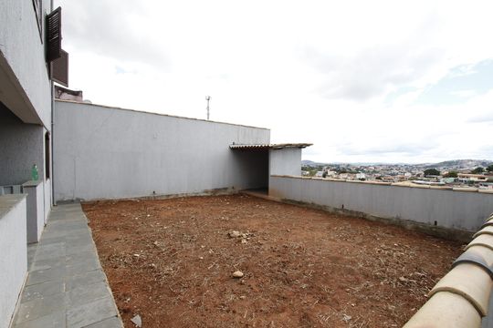 Quintal de casa à venda com 6 quartos, 390m² em São Marcos, Belo Horizonte