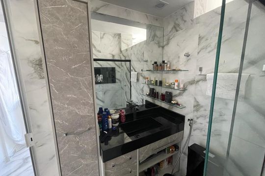 Banheiro de kitnet/studio à venda com 1 quarto, 43m² em Copacabana, Rio de Janeiro