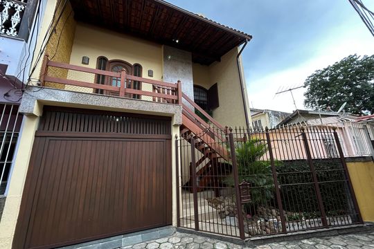 Fachada de casa de condomínio à venda com 4 quartos, 196m² em Méier, Rio de Janeiro