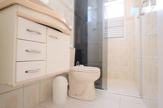 Banheiro de apartamento à venda com 2 quartos, 57m² em Vila Carrão, São Paulo