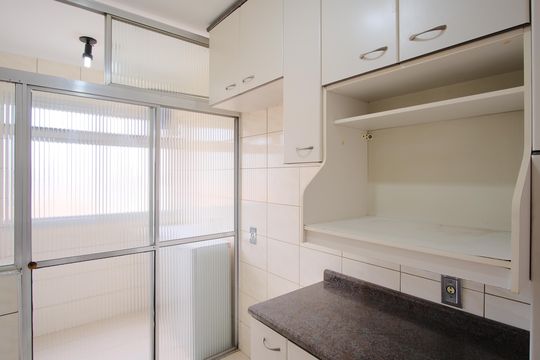 Cozinha de apartamento à venda com 2 quartos, 57m² em Vila Carrão, São Paulo
