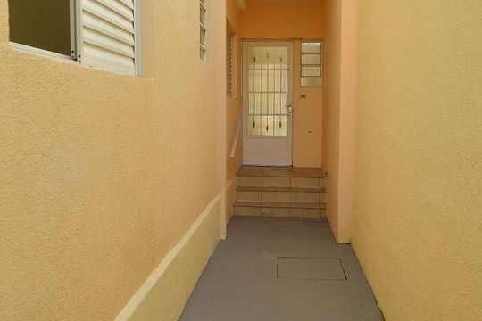 Corredor lateral - Casa 1  de casa à venda com 4 quartos, 170m² em Alves Dias, São Bernardo do Campo