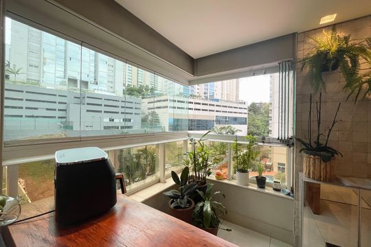 Varanda de apartamento à venda com 2 quartos, 77m² em Vila da Serra, Nova Lima