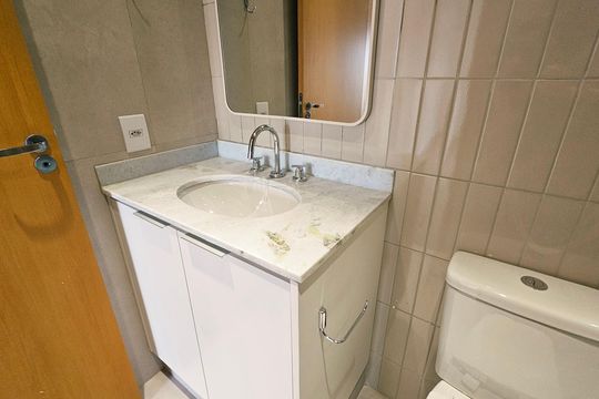 Banheiro da Suíte de apartamento à venda com 2 quartos, 70m² em Recanto Quarto Centenario, Jundiaí