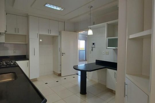 Cozinha de apartamento para alugar com 3 quartos, 210m² em Santa Mônica, Uberlândia