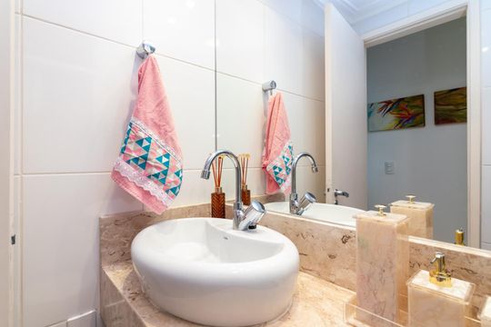 Banheiro social de apartamento à venda com 2 quartos, 50m² em Parque Mandaqui, São Paulo