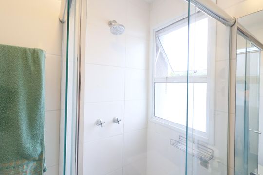 Banheiro da Suíte 1 de apartamento à venda com 2 quartos, 54m² em Rochdale, Osasco