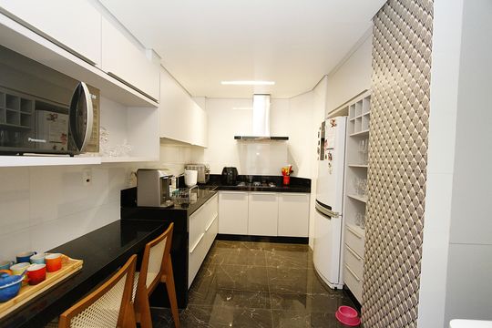 Cozinha de apartamento à venda com 3 quartos, 86m² em Serra, Belo Horizonte