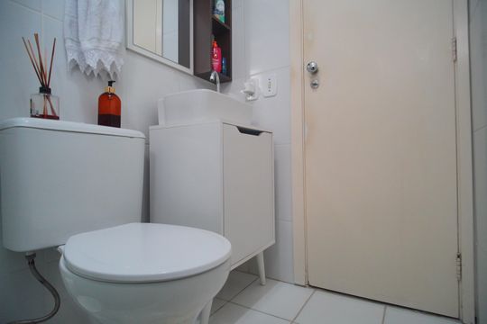 Banheiro de apartamento à venda com 2 quartos, 60m² em Santos Dumont, São Leopoldo
