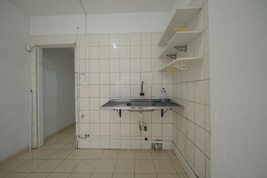 Cozinha de kitnet/studio para alugar com 1 quarto, 35m² em Liberdade, São Paulo