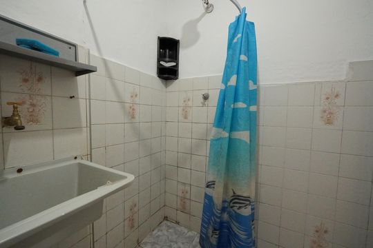 Banheiro de kitnet/studio para alugar com 1 quarto, 35m² em Liberdade, São Paulo