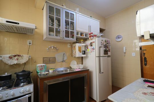 Cozinha de apartamento para alugar com 2 quartos, 92m² em Cascadura, Rio de Janeiro