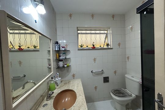 Banheiro de casa à venda com 2 quartos, 105m² em Todos Os Santos, Rio de Janeiro