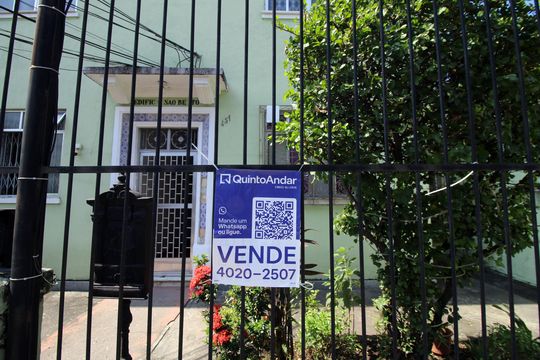 Placa de apartamento à venda com 2 quartos, 70m² em Olaria, Rio de Janeiro