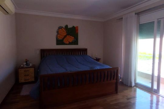Quarto de casa de condomínio à venda com 4 quartos, 345m² em Parque Sinai, Santana de Parnaíba
