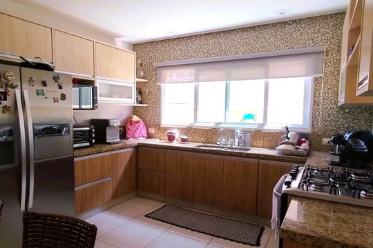 Cozinha de casa de condomínio à venda com 4 quartos, 345m² em Parque Sinai, Santana de Parnaíba