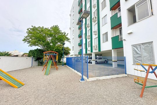 Área comum - Playgrounda de apartamento para alugar com 2 quartos, 63m² em Praia Comprida, São José