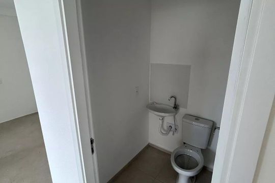 Banheiro de apartamento para alugar com 2 quartos, 45m² em Várzea de Baixo, São Paulo