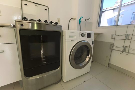Área de serviço de apartamento para alugar com 2 quartos, 390m² em Morro Santana, Porto Alegre