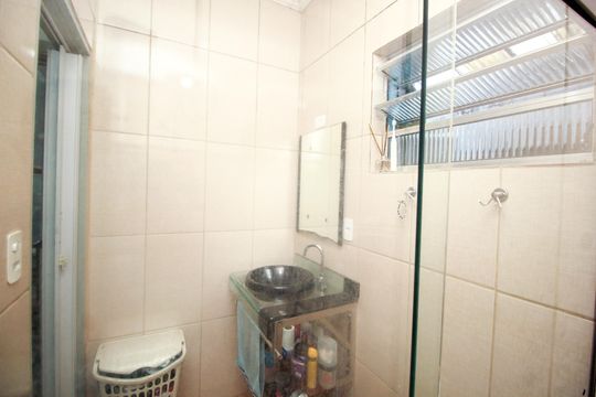 Banheiro de casa à venda com 2 quartos, 125m² em Jardim Santo André, Santo André