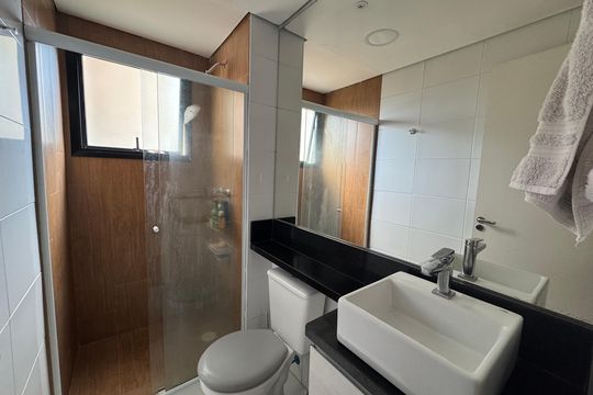 Banheiro de apartamento à venda com 2 quartos, 49m² em Recanto das Rosas, Osasco
