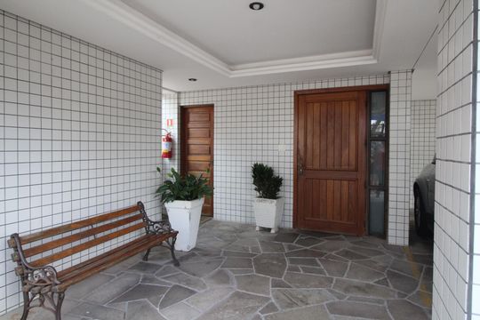 Hall social de apartamento para alugar com 3 quartos, 110m² em Vila Ipiranga, Porto Alegre