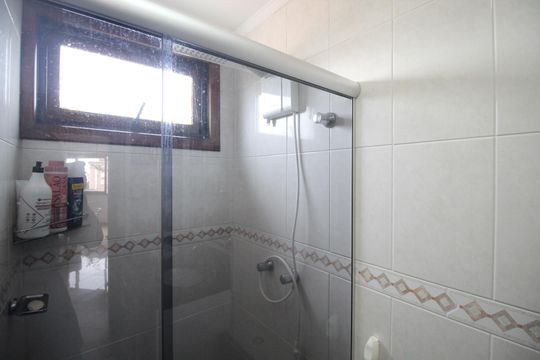 Banheiro de apartamento para alugar com 3 quartos, 110m² em Vila Ipiranga, Porto Alegre