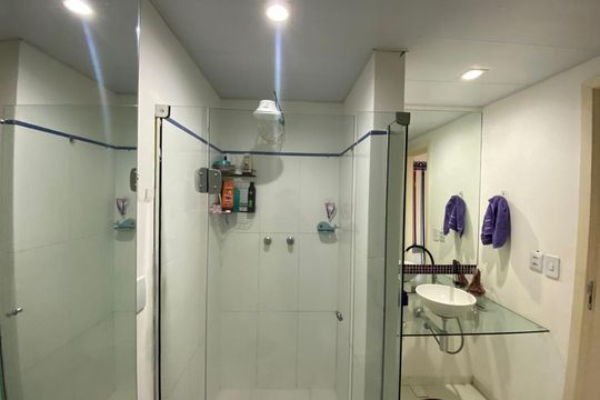 Banheiro de apartamento à venda com 2 quartos, 68m² em Centro Histórico, Porto Alegre
