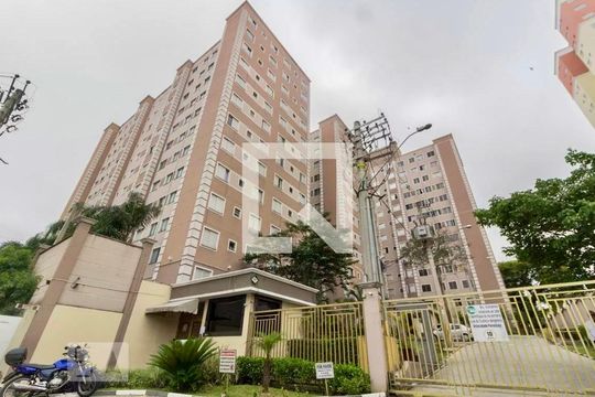 Fachada do Prédio de apartamento para alugar com 2 quartos, 44m² em Centro, Guarulhos