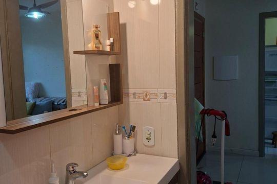 Banheiro de apartamento à venda com 1 quarto, 42m² em Morro Santana, Porto Alegre