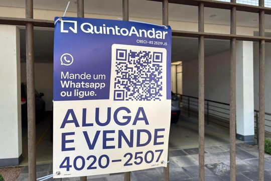 Plaquinha Instalada código LBED-57 de apartamento à venda com 3 quartos, 135m² em Petrópolis, Porto Alegre