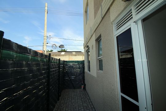 Varanda de apartamento para alugar com 2 quartos, 50m² em Parque Colúmbia, Rio de Janeiro