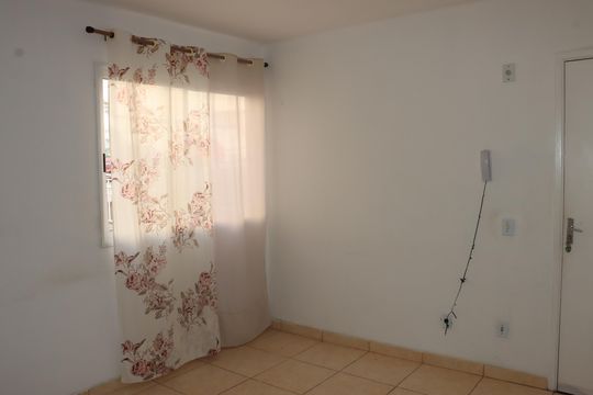 Sala de apartamento para alugar com 2 quartos, 48m² em Jardim Arco-iris, Cotia