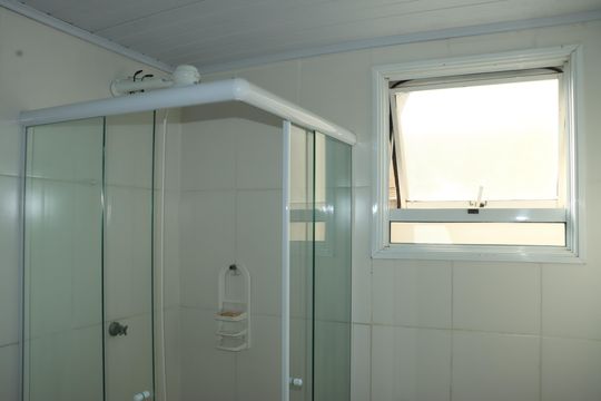 Banheiro de apartamento para alugar com 2 quartos, 48m² em Jardim Arco-iris, Cotia
