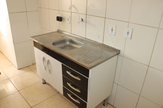 Cozinha de apartamento para alugar com 2 quartos, 48m² em Jardim Arco-iris, Cotia