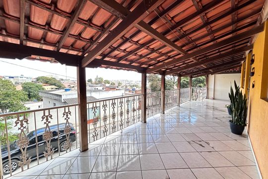 Casa para alugar com 3 quartos, 220m² em Acaiaca, Belo Horizonte