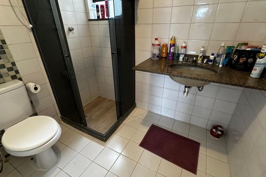 Banheiro de apartamento à venda com 2 quartos, 86m² em Rec dos Bandeirante, Rio de Janeiro